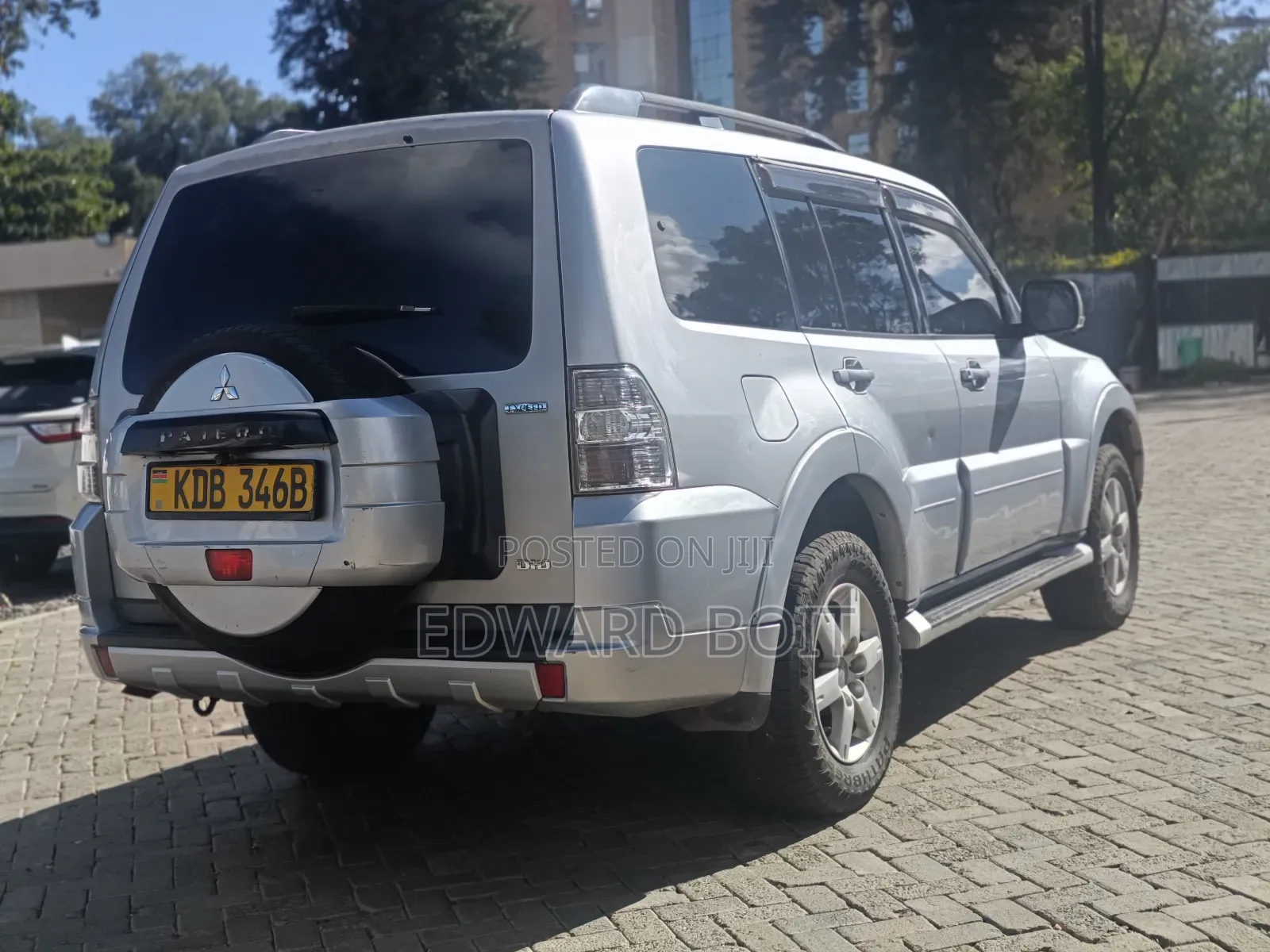 Mitsubishi Pajero V80 3.2 DI-D 2014 Silver