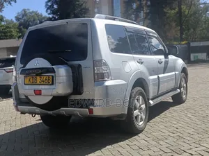 Mitsubishi Pajero V80 3.2 DI-D 2014 Silver