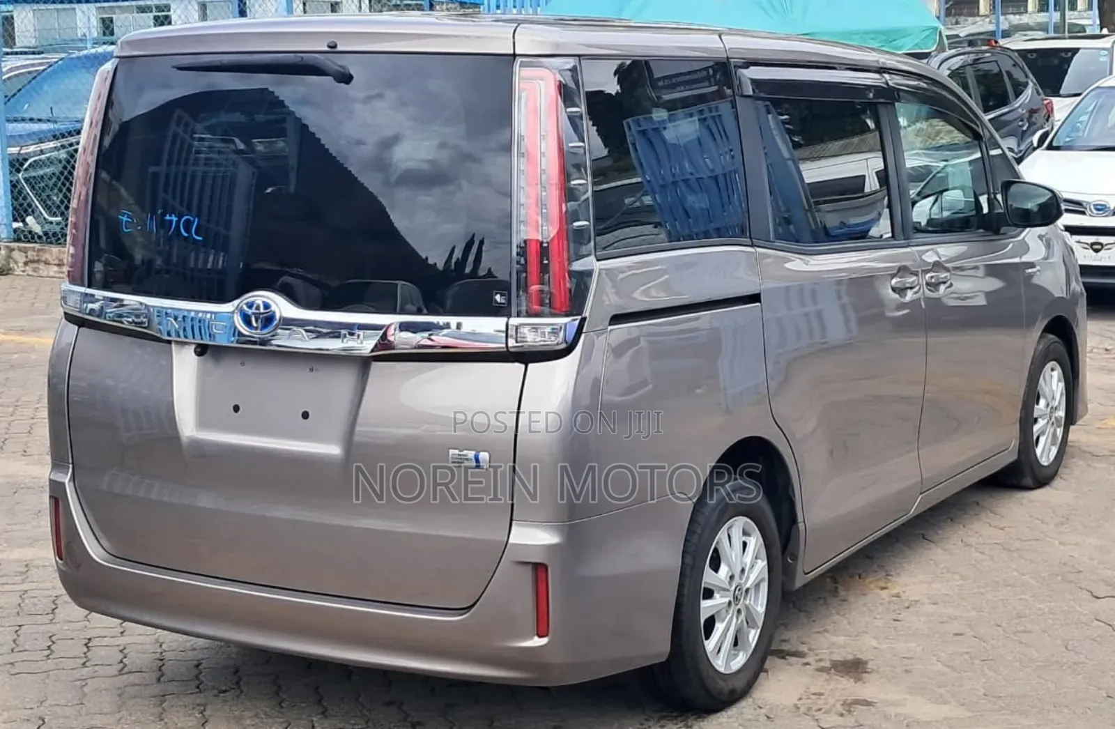 Toyota Noah 2018 Gray