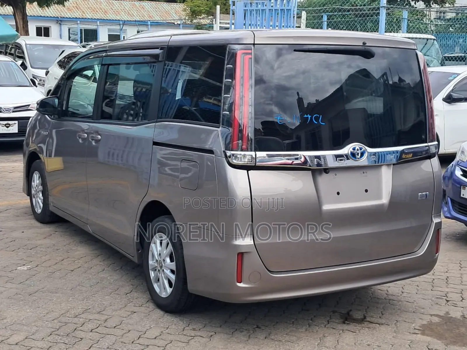 Toyota Noah 2018 Gray