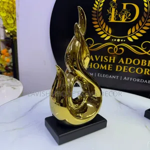 Gold Sculpture Deco .