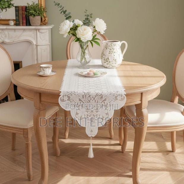 Retro French Lace Table Runner