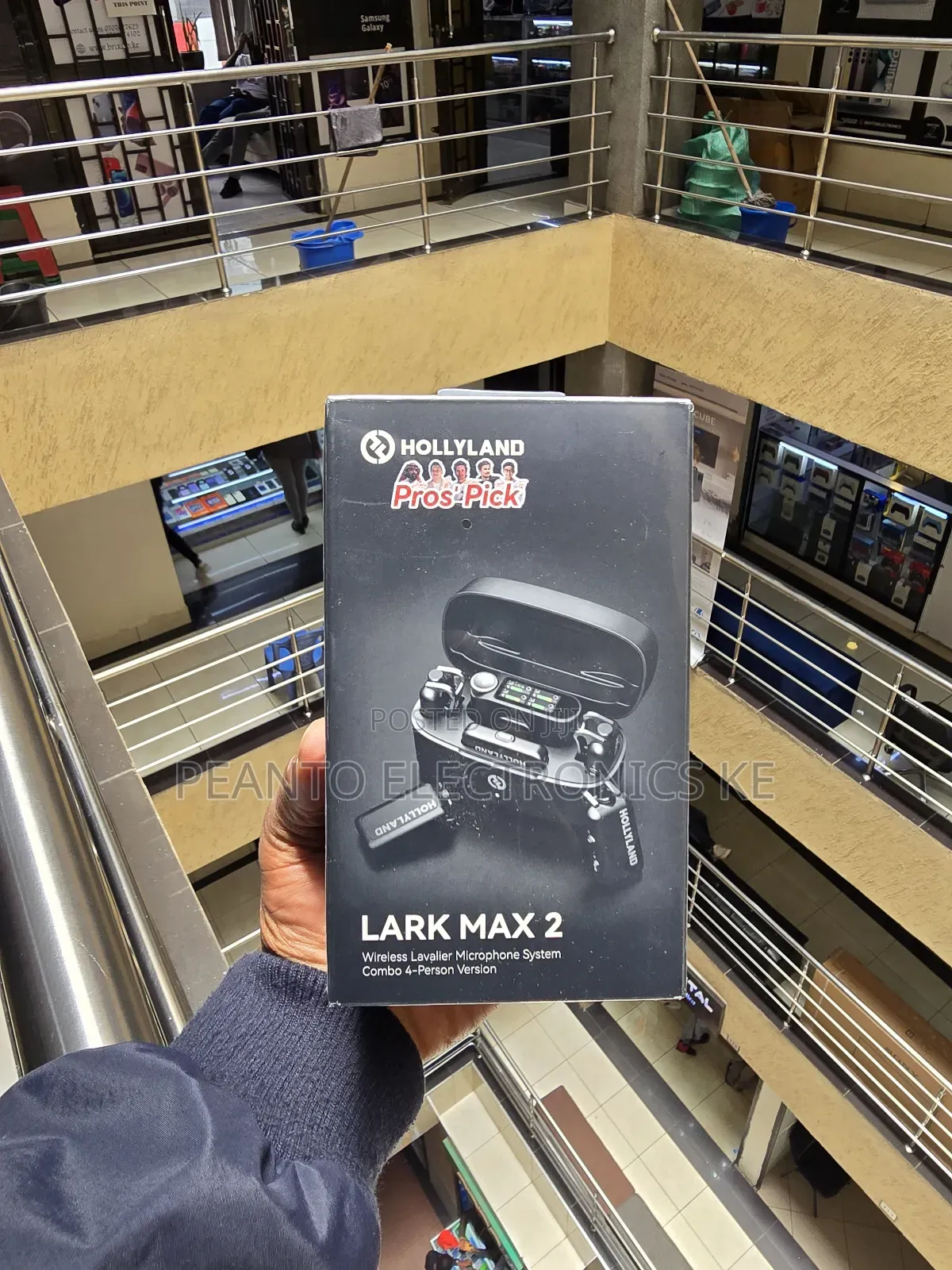 Hollyland Lark Max 2 Combo 4-Person Wireless Microphone