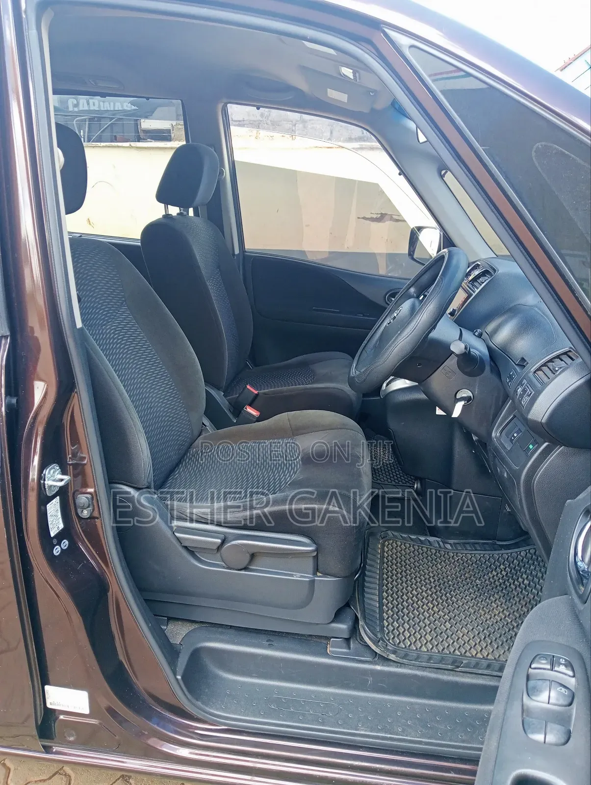 Nissan Serena 2016 Brown
