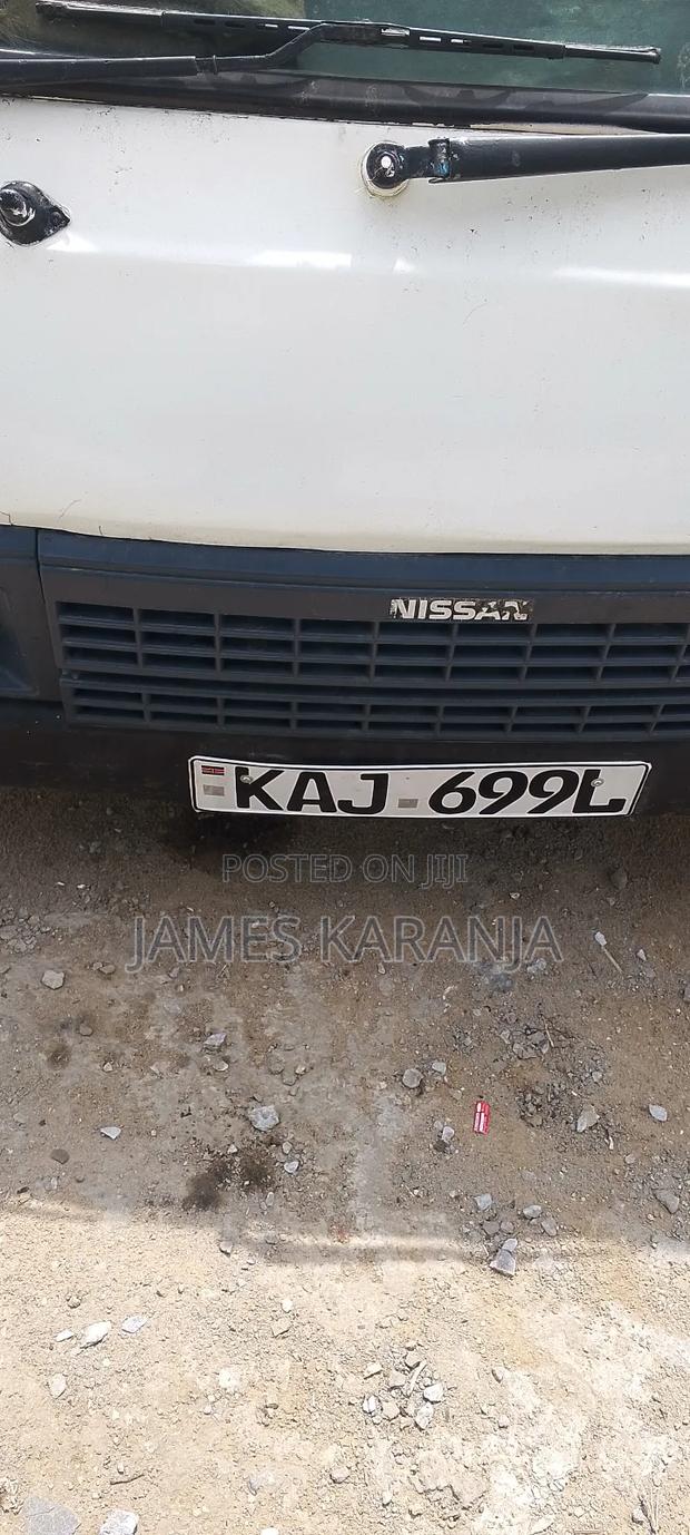 Nissan Pickup 1997 White - thumbnail 4