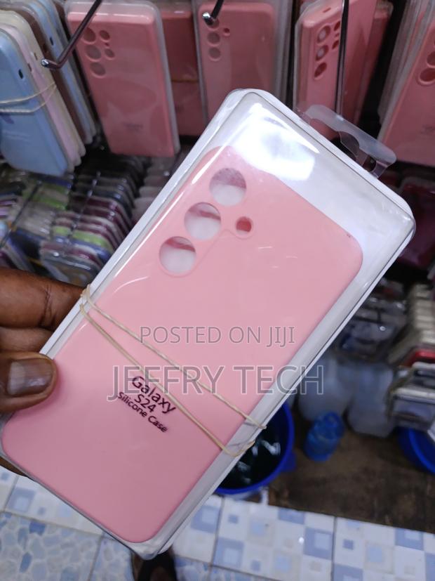 Silbi Samsung Galaxy S24 Liquid Silicone Case With Cloth Lining - thumbnail 3