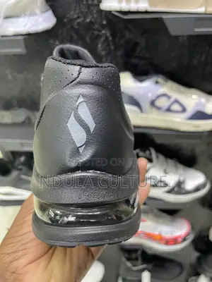 Skechers Uno (Stand on Air)