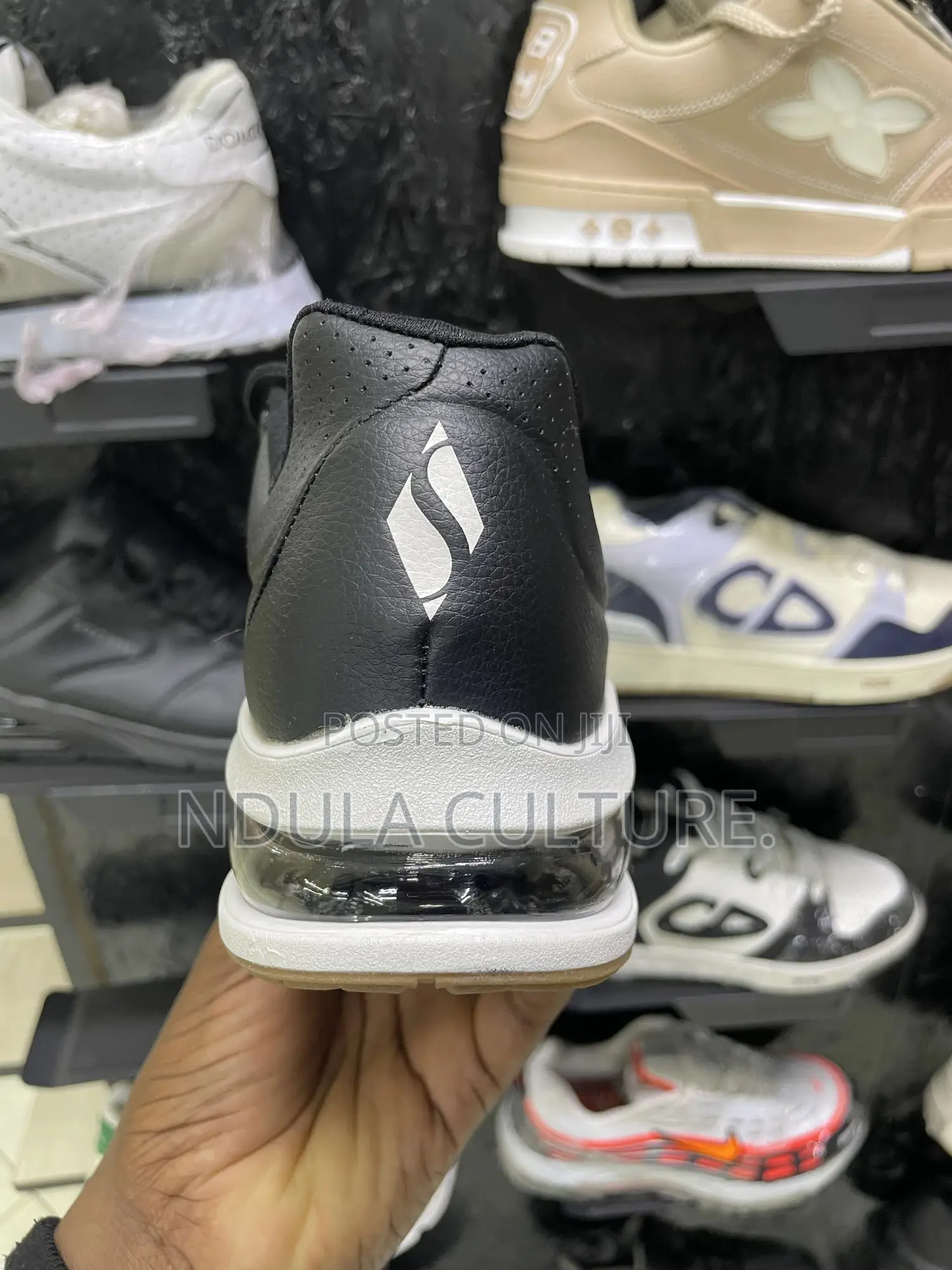 Skechers Uno (Stand on Air)