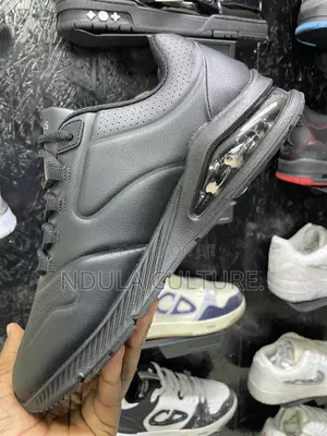 Skechers Uno (Stand on Air)