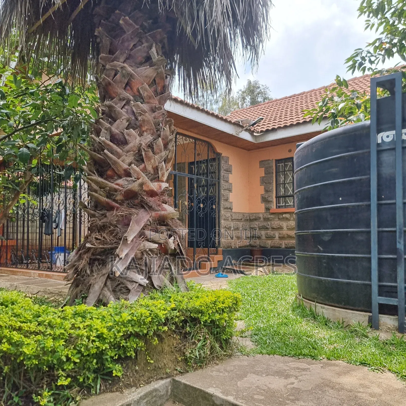 3bdrm Bungalow in Vineyard, Oloolua for sale