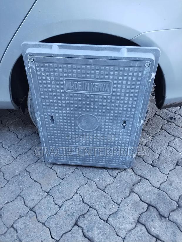 Composite Reinforced Manhole Cover - thumbnail 3