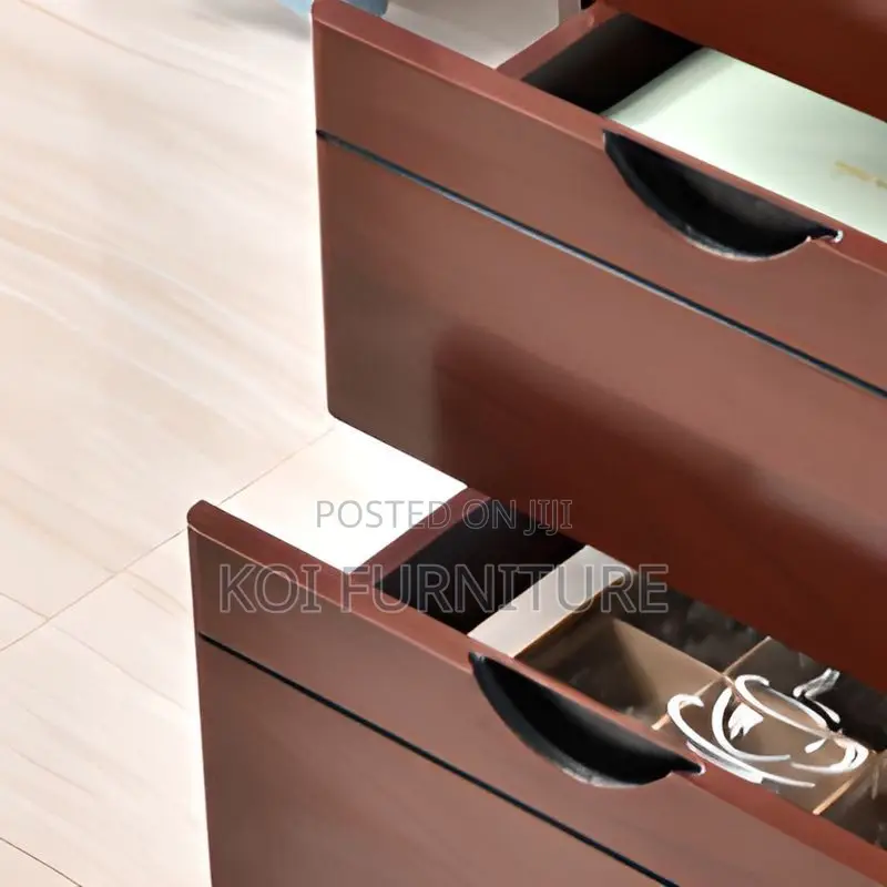 Office Desk : 1.4m Mahogany Finish Executive Office Desk