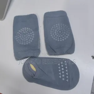 Anti-Slip Baby Crawling Knee Pads Matching Socks Set