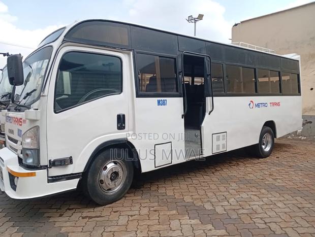 Isuzu NQR 2022 White