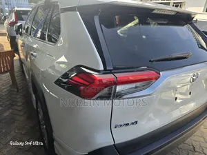 Toyota RAV4 2021 Off white