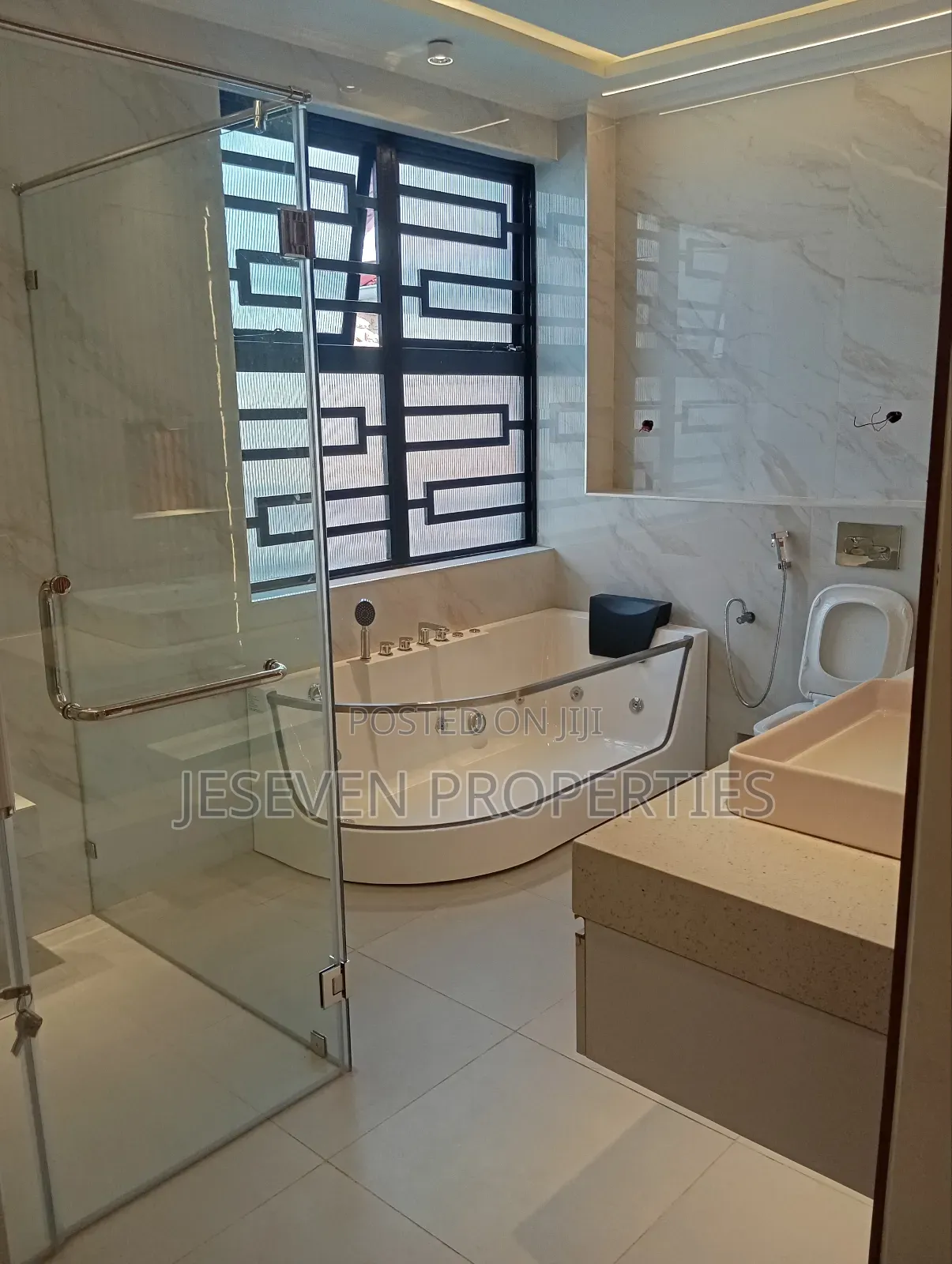 Furnished 6bdrm Mansion in Syokimau, Gateway Mall Area for sale