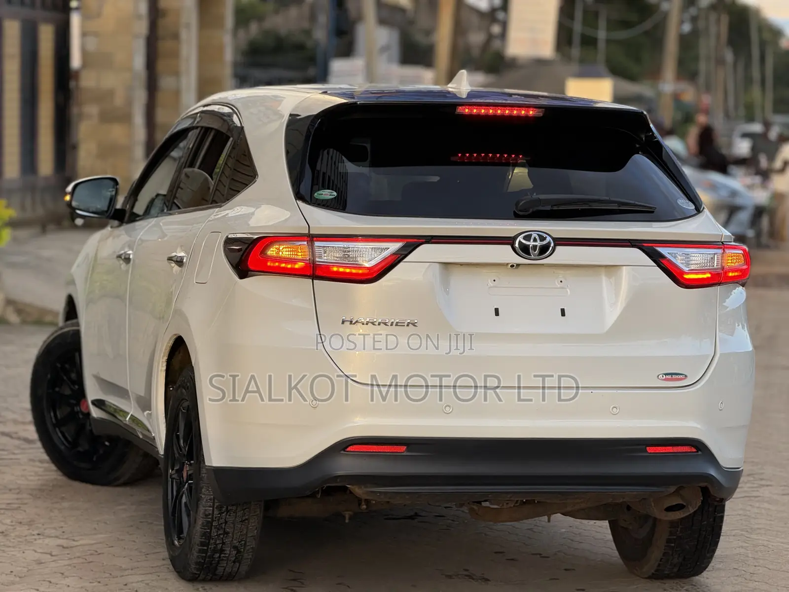 Toyota Harrier 2.0 2019 White