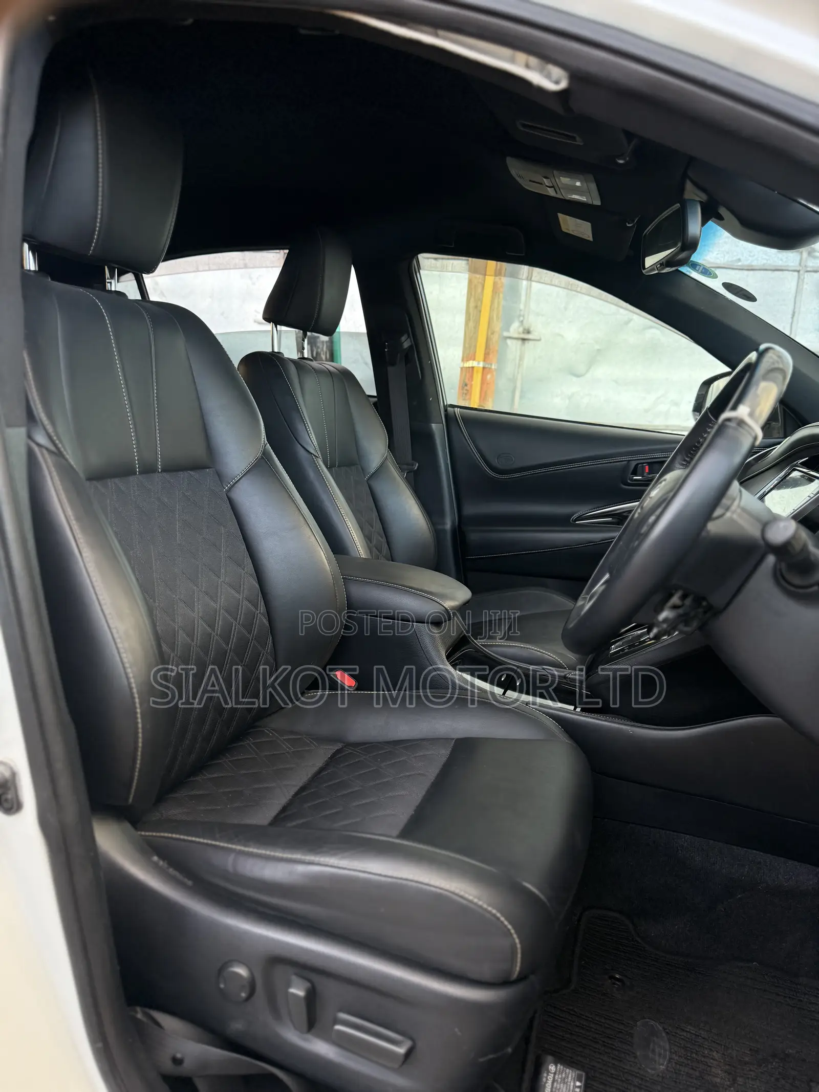 Toyota Harrier 2.0 2019 White