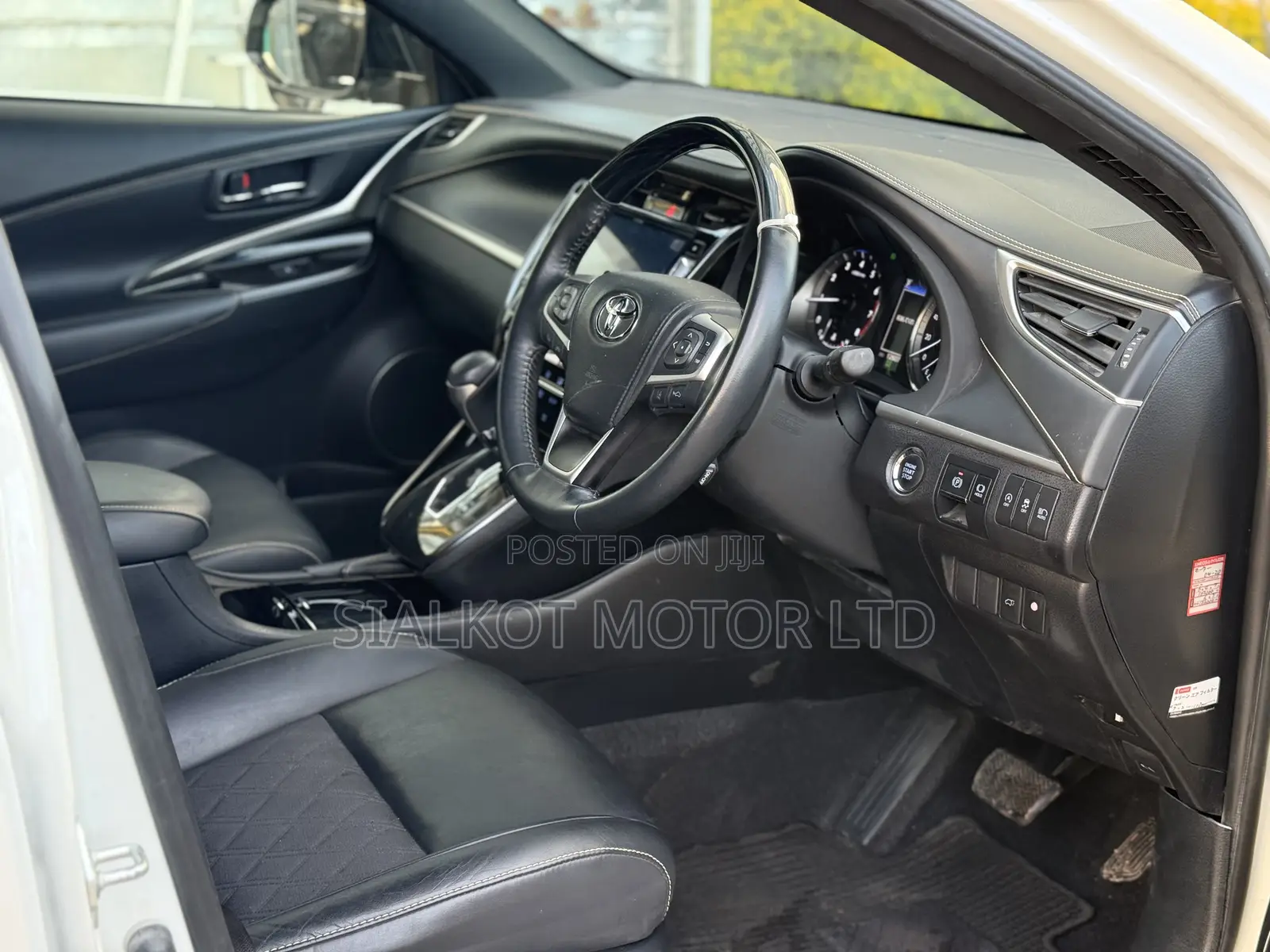 Toyota Harrier 2.0 2019 White