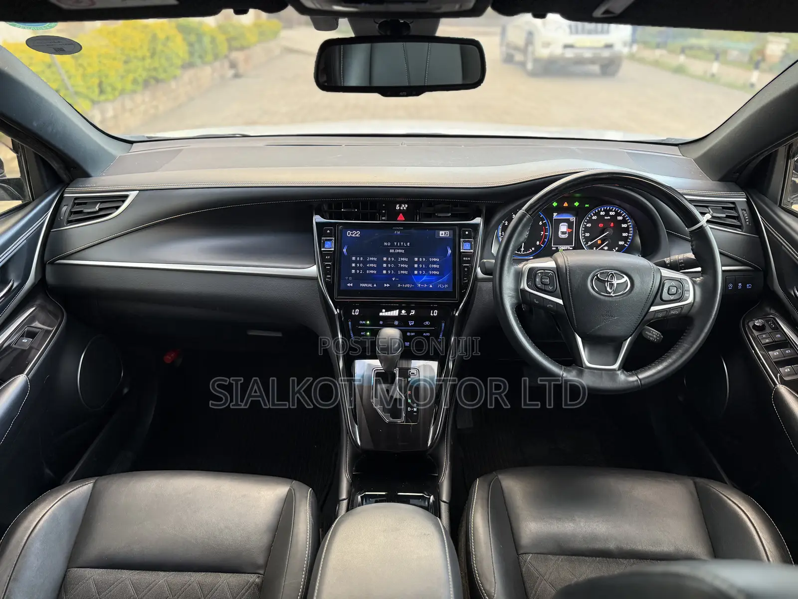 Toyota Harrier 2.0 2019 White