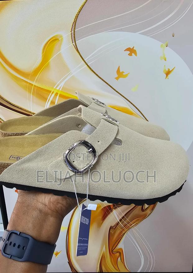 Birkenstock Chrome Hearts Slides
Beige
Original Quality - thumbnail 2