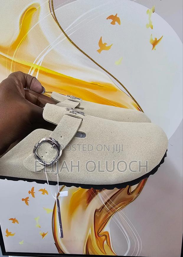 Birkenstock Chrome Hearts Slides
Beige
Original Quality - thumbnail 3