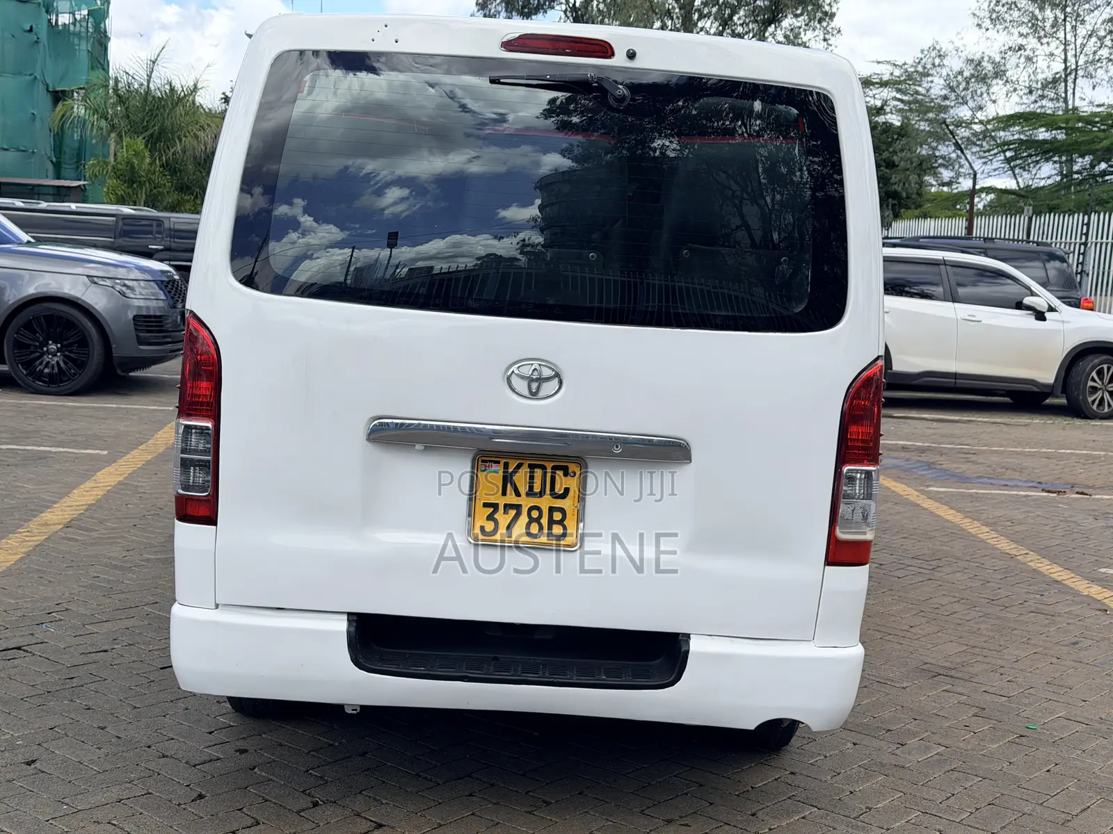 Toyota HiAce 2014 White