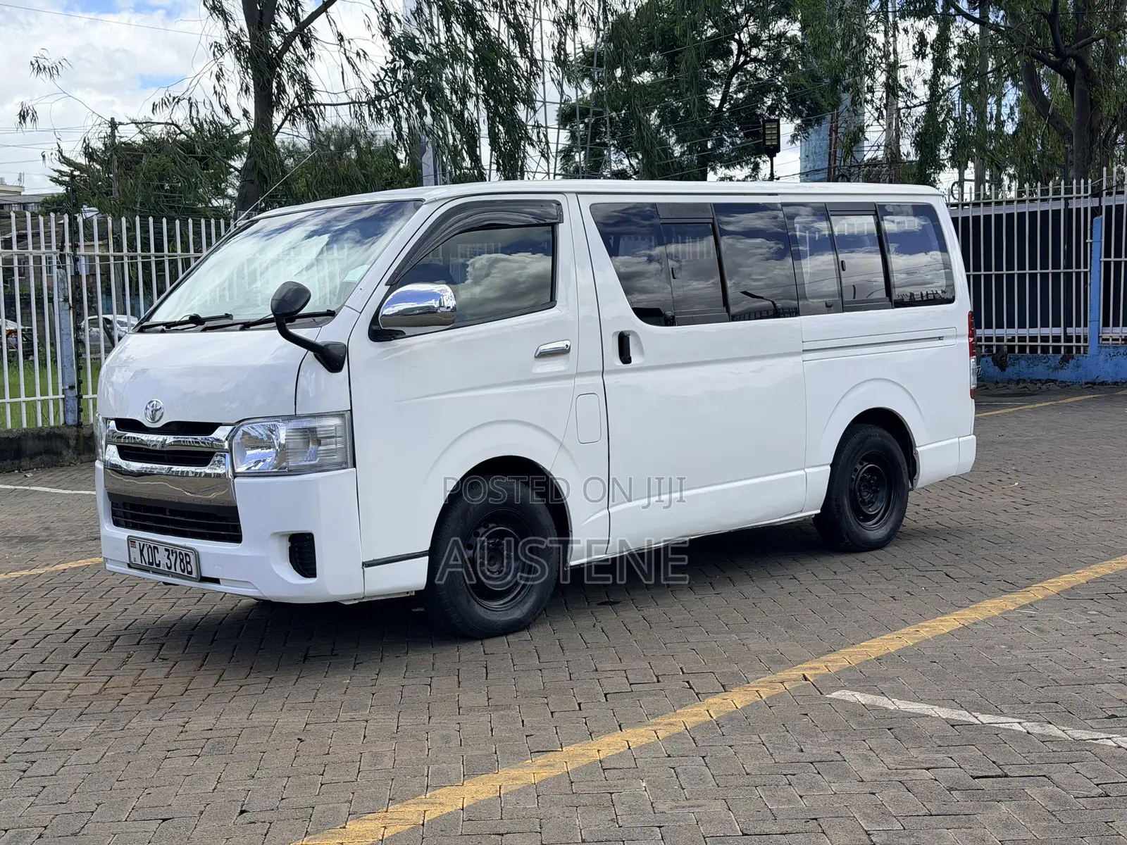 Toyota HiAce 2014 White