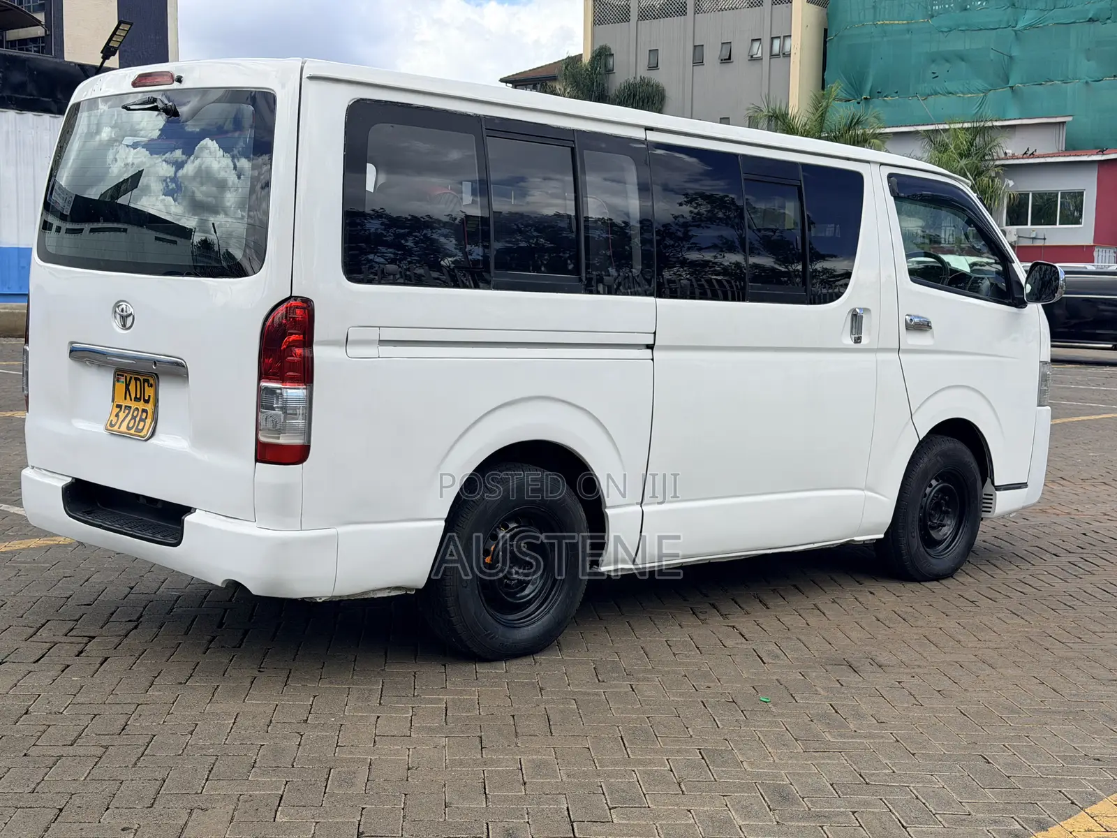 Toyota HiAce 2014 White