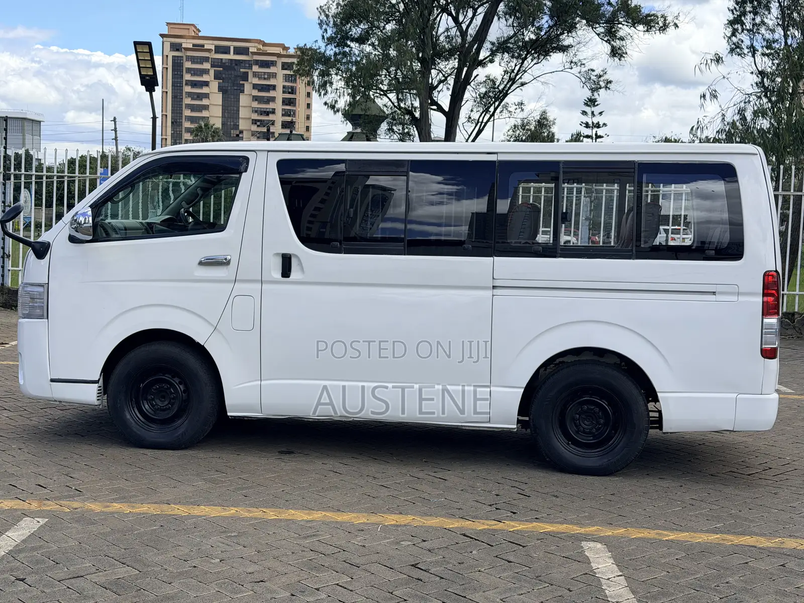Toyota HiAce 2014 White