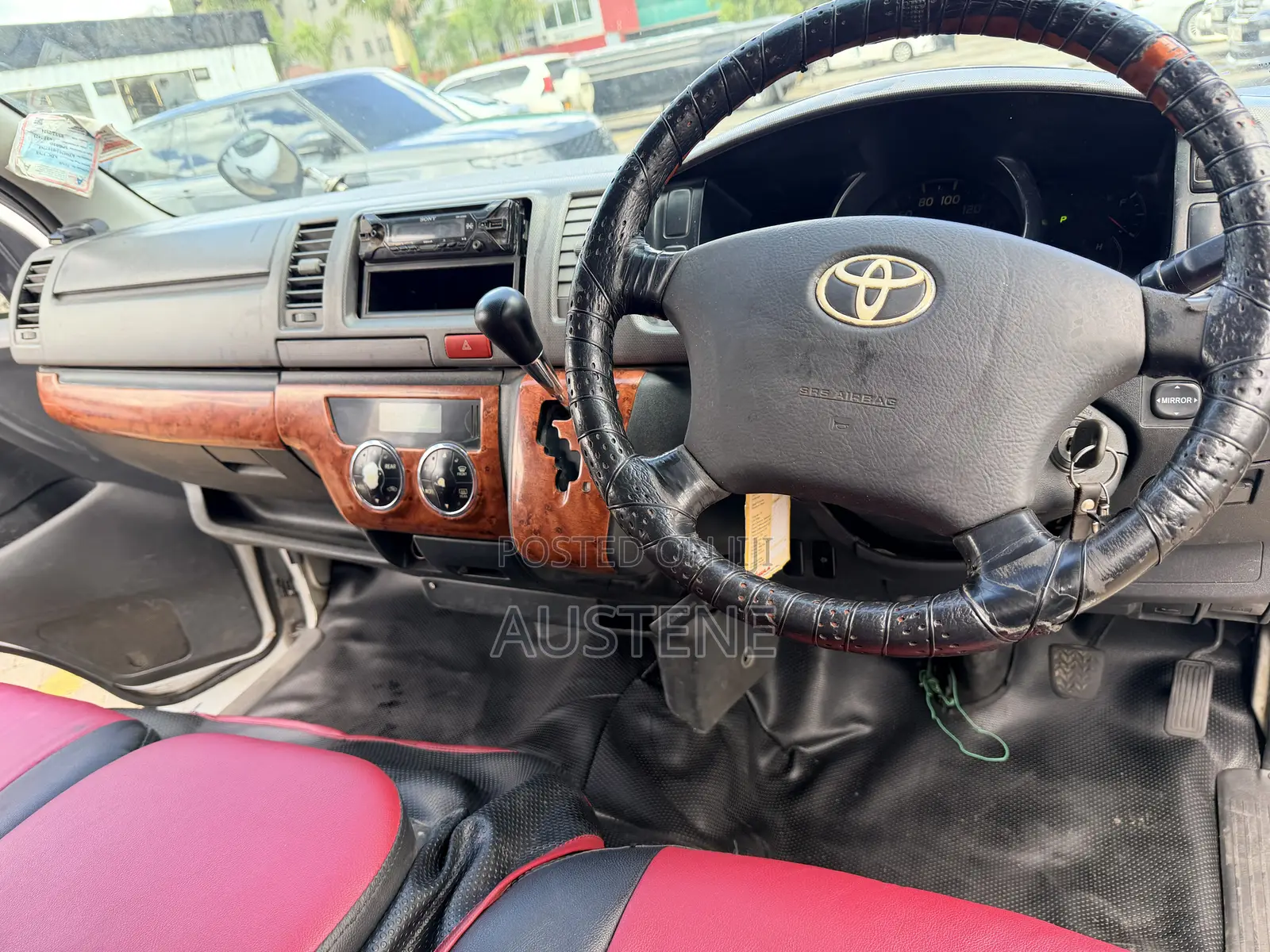 Toyota HiAce 2014 White