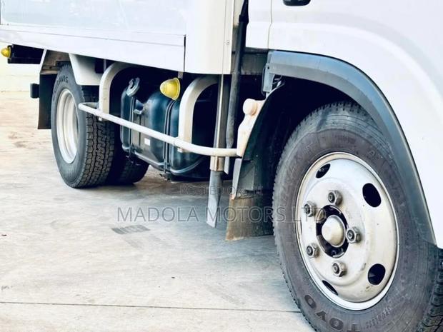 Isuzu Elf Truck - thumbnail 3