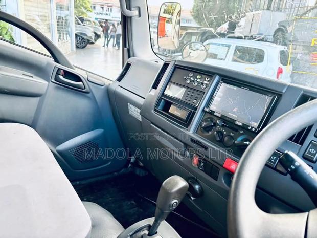 Isuzu Elf Truck - thumbnail 9