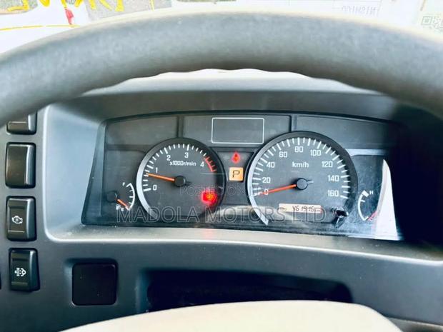 Isuzu Elf Truck - thumbnail 10