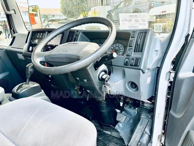 Isuzu Elf Truck - thumbnail 11
