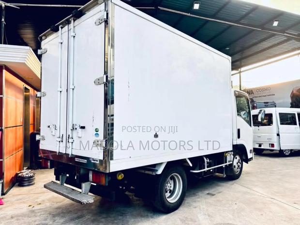 Isuzu Elf Truck - thumbnail 13