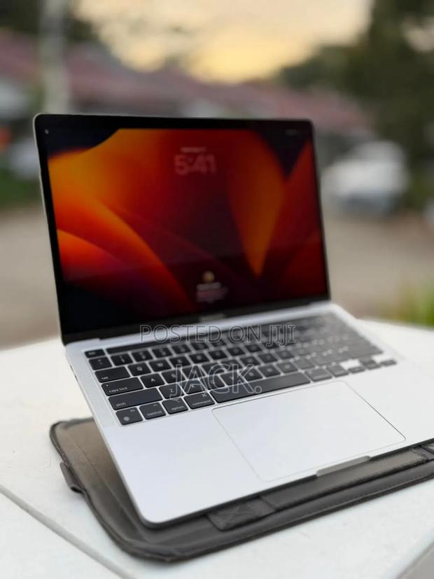 Laptop Apple MacBook Pro 2022 M2 16GB Apple M2 SSD 1T