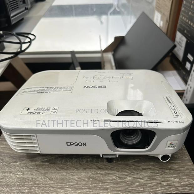 Epson Eb S11 2600 Lumen Projector