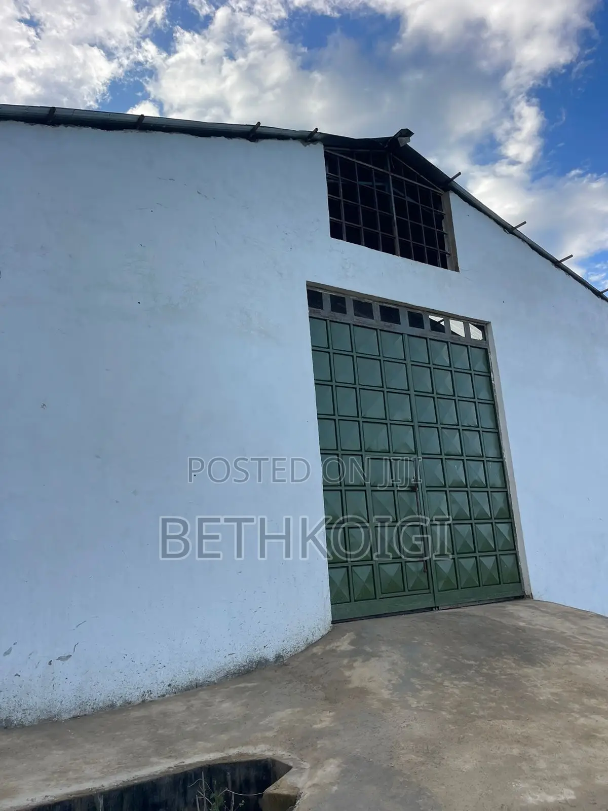Warehouse in Kabati-5000 Sq