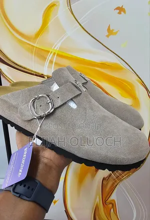 Birkenstock Chrome Hearts Slides
Light/Ash Grey
Original Qualit