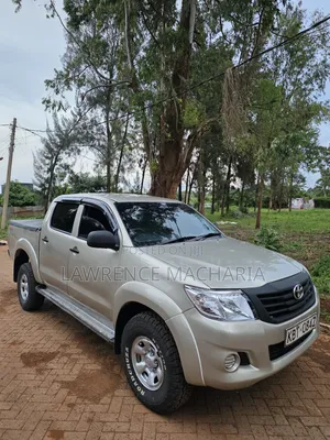 Toyota Hilux 2013 Gold