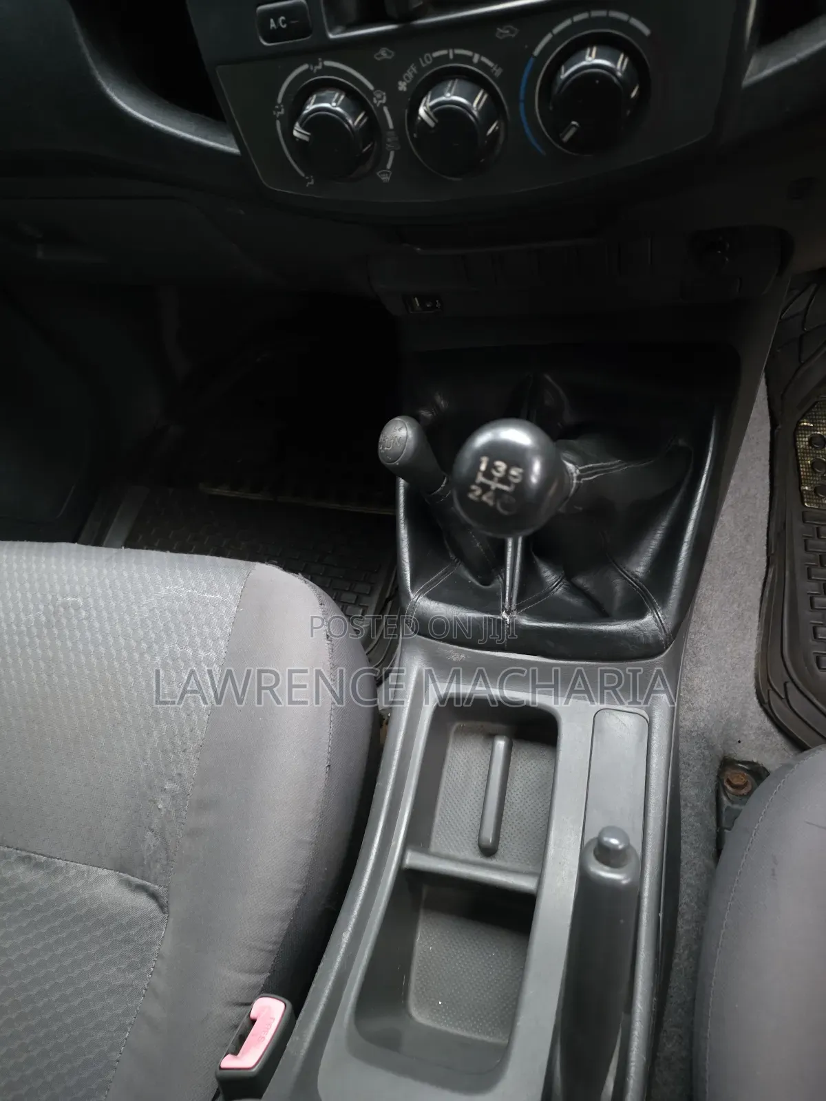 Toyota Hilux 2013 Gold