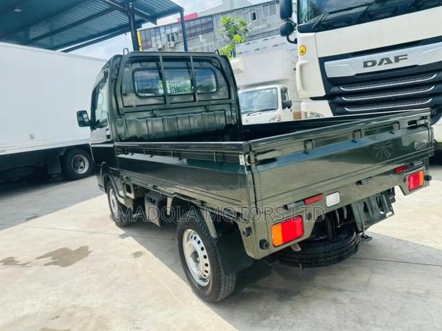 Suzuki Carry Truck - thumbnail 4