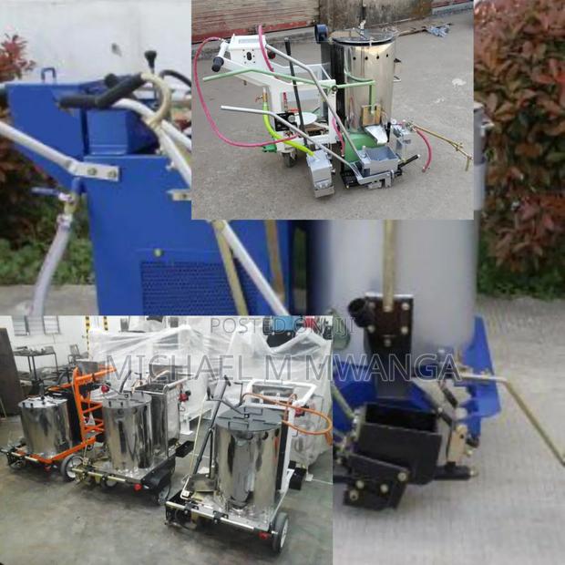 Safety Ensured Thermoplastic Road Marking Machine