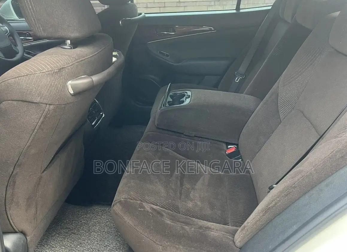 Toyota Crown 2014 White