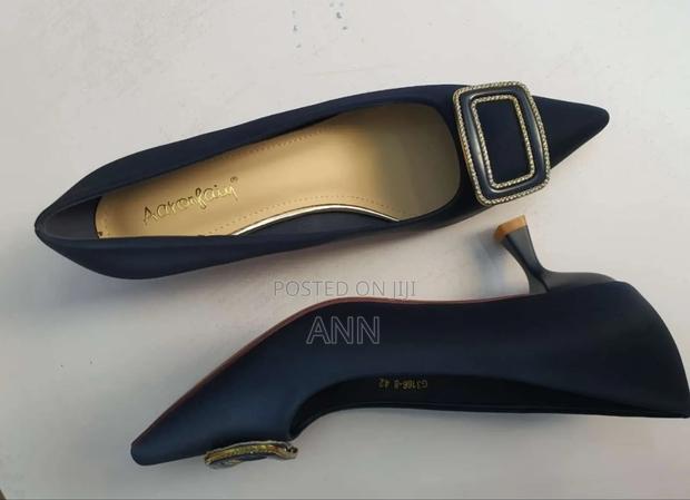 Closed Kitten Heels - thumbnail 2