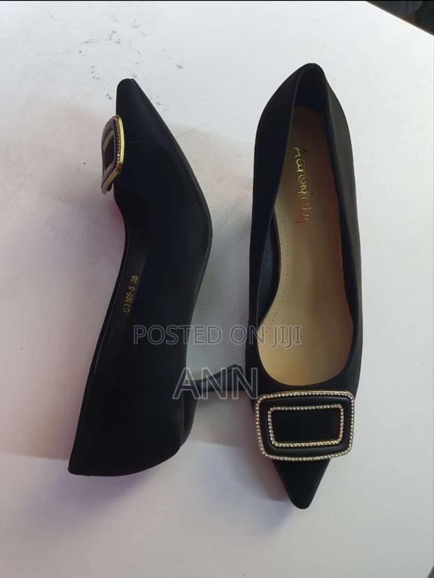 Closed Kitten Heels - thumbnail 3