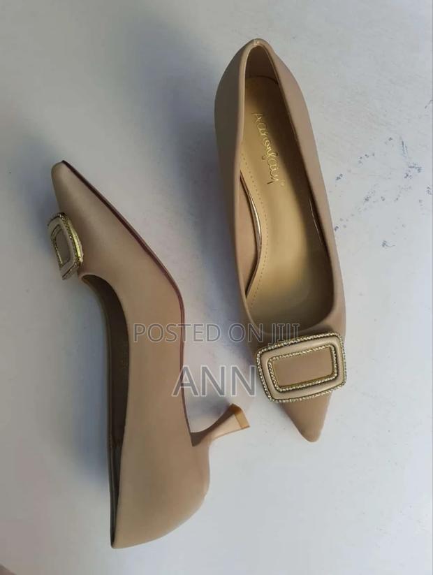 Closed Kitten Heels - thumbnail 4