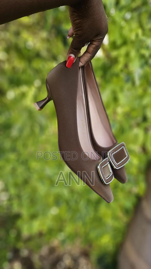 Closed Kitten Heels - thumbnail 5