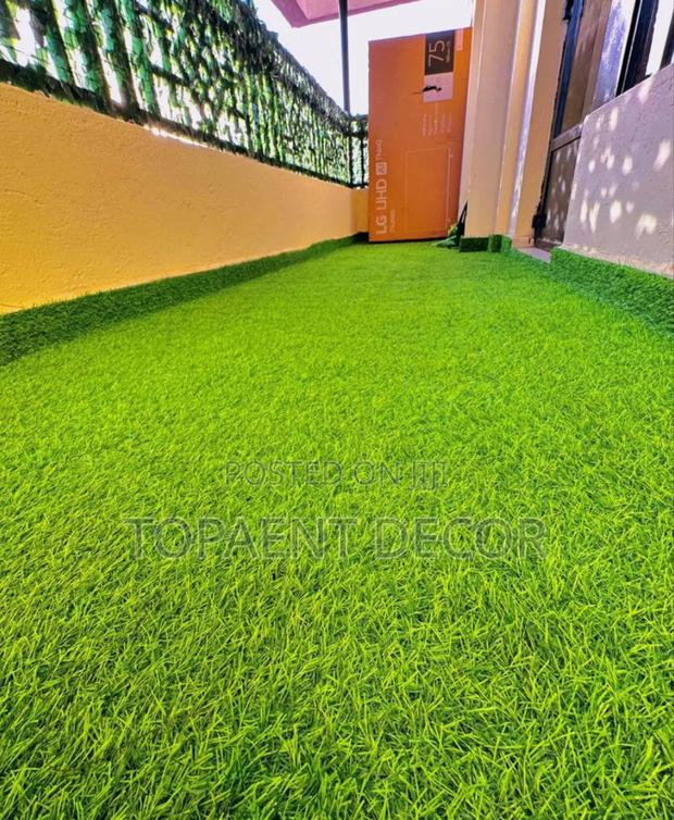 25mm Soft Underfoot ,Zero Effort Artificial Balcony Grass Carpet